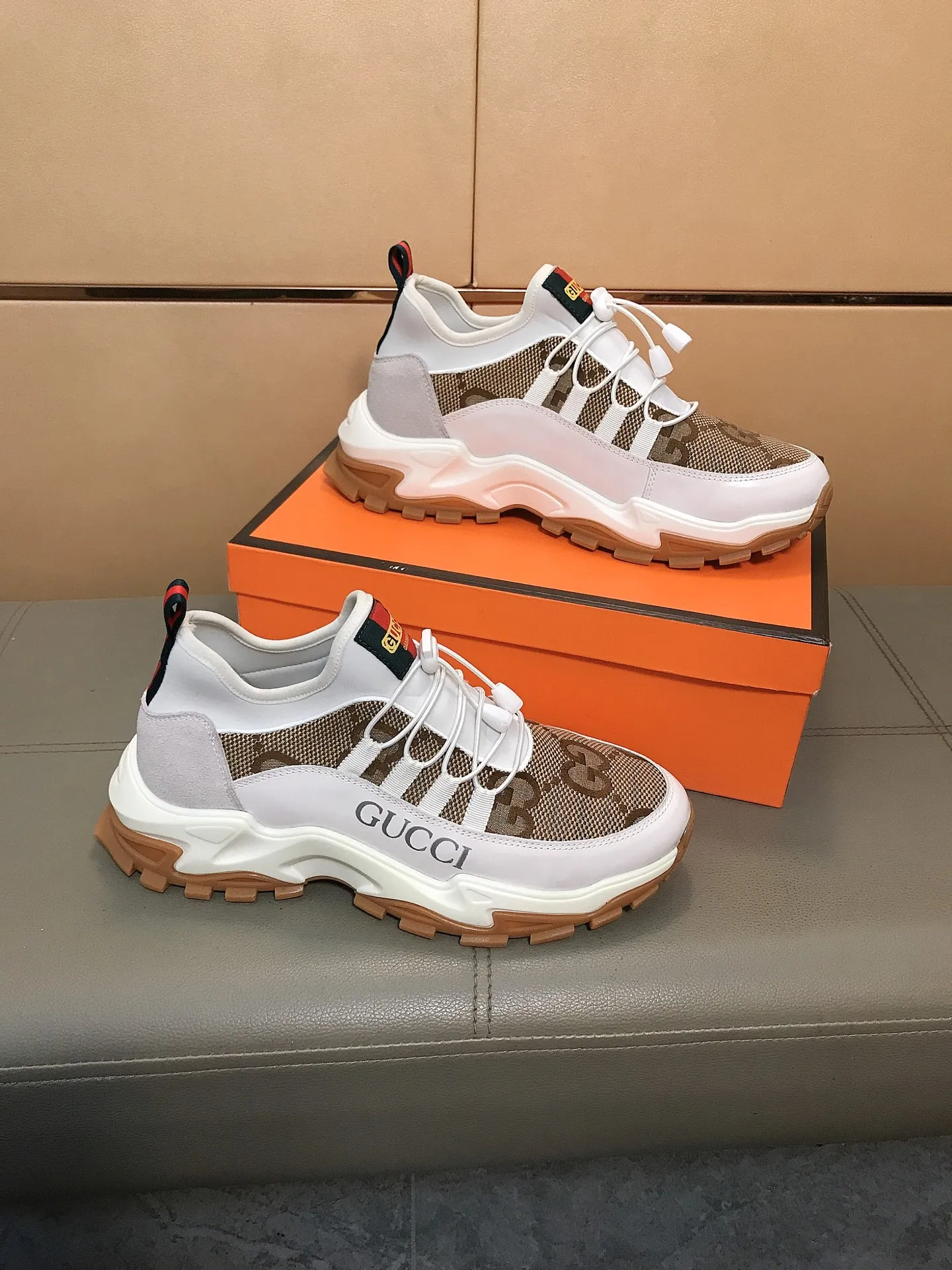Men's shoes 240 👟👟〈GUCCI〉 New casual shoes, luxury and fashionable high-end products👉👉The perfect last shape makes this shoe immediately create a strong aristocratic atmosphere. Imported cowhide + brand printed fabric, sheepskin feet, rubber outsole super wear-resistant😍☕️Number of yards: 38～44
